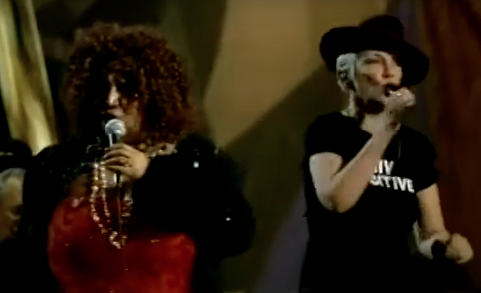 Annie Lennox & Aretha Franklin "Sisters Are Doin' It For Themselves" (Live) - 2009